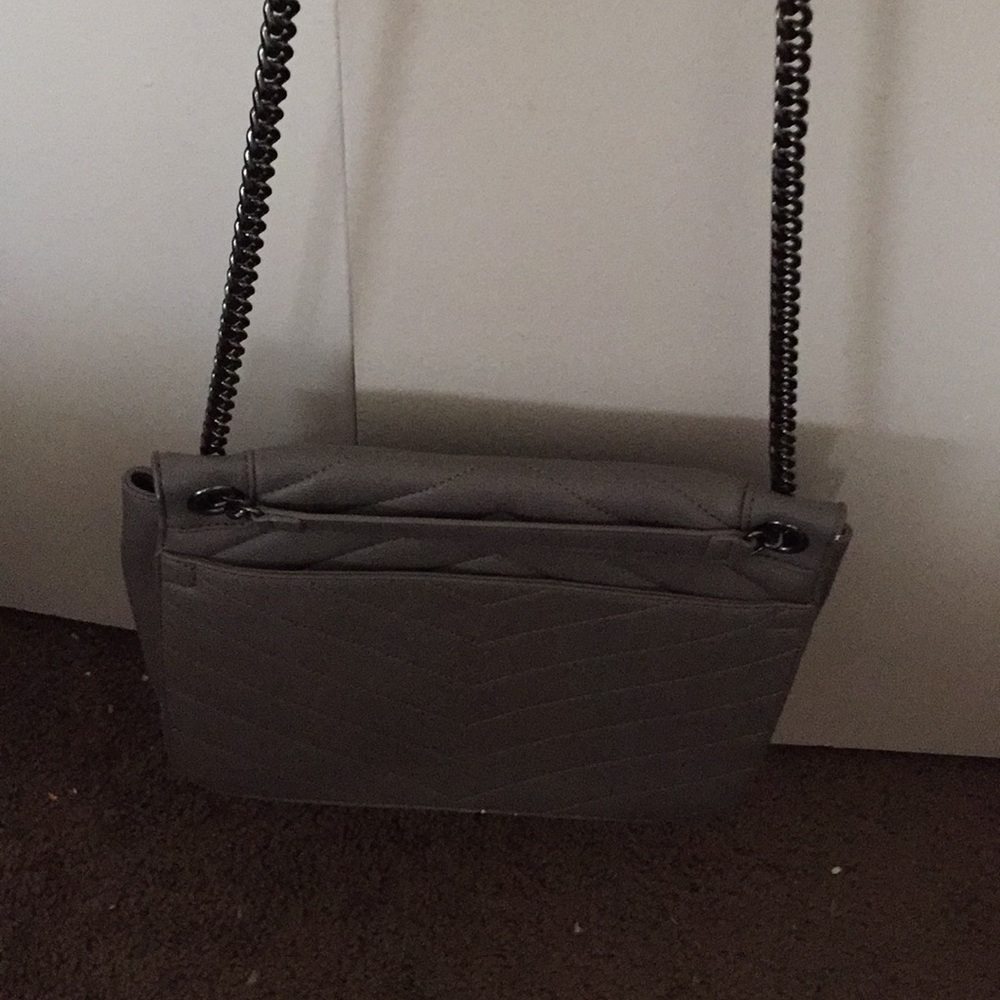 Handbag - Picture 2 of 3